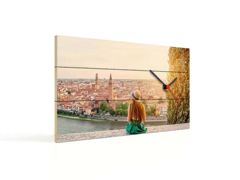 Orologio rettangolare su listelli in legno