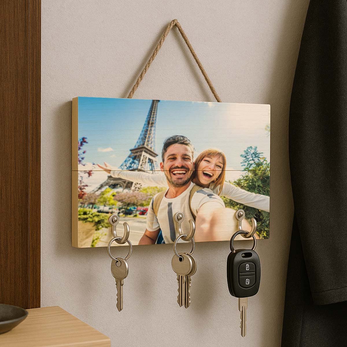 Appendichiavi su listelli in legno con foto coppia