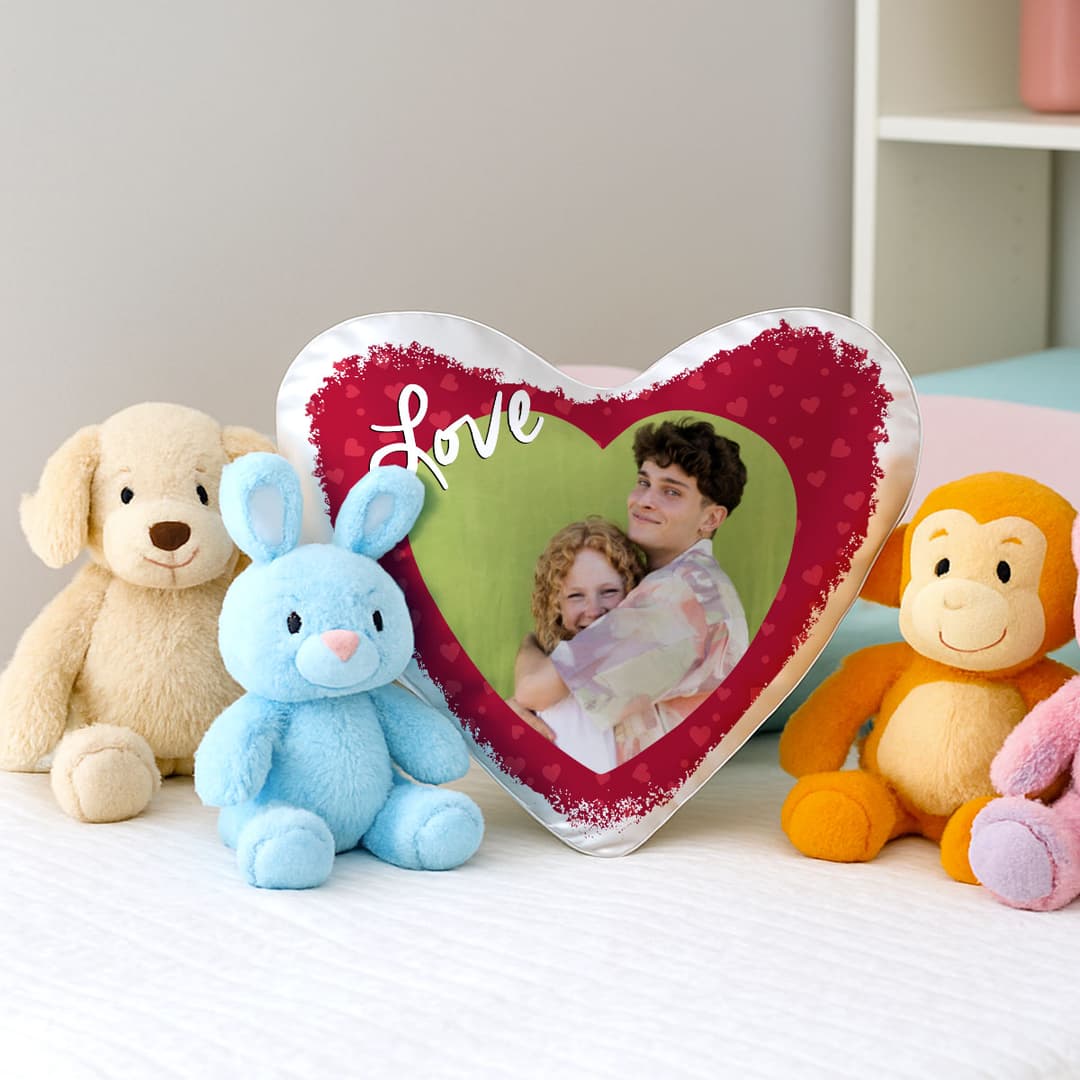 Cuscino a forma di cuore in raso lucido personalizzato con foto e grafica per innamorati