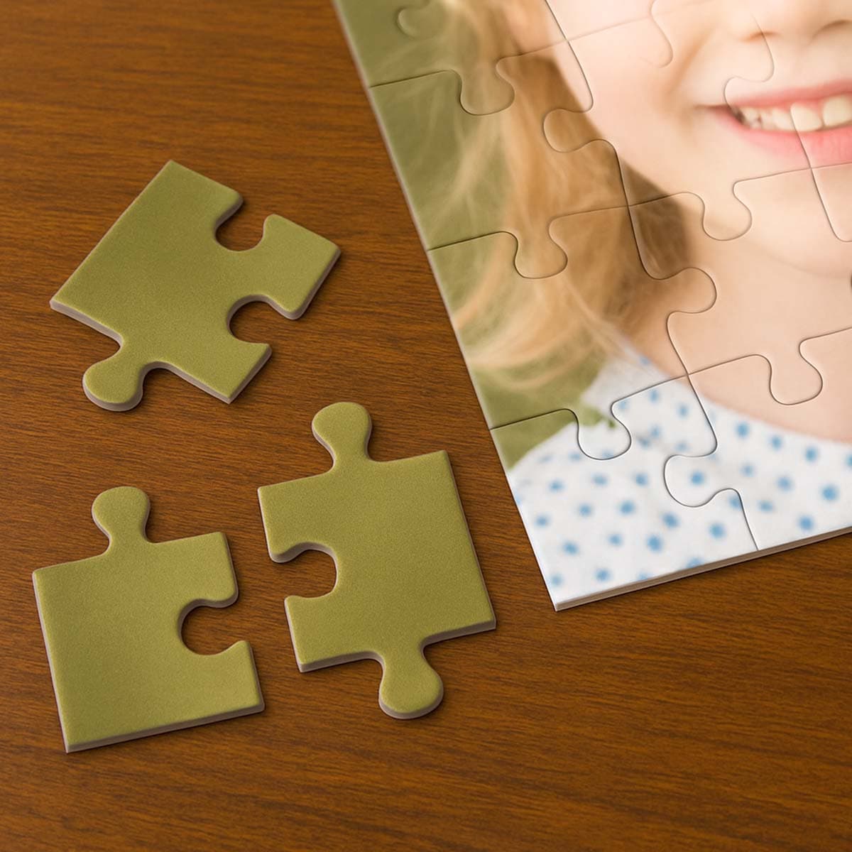 Particolare tasselli puzzle in cartoncino personalizzabili in 2 formati