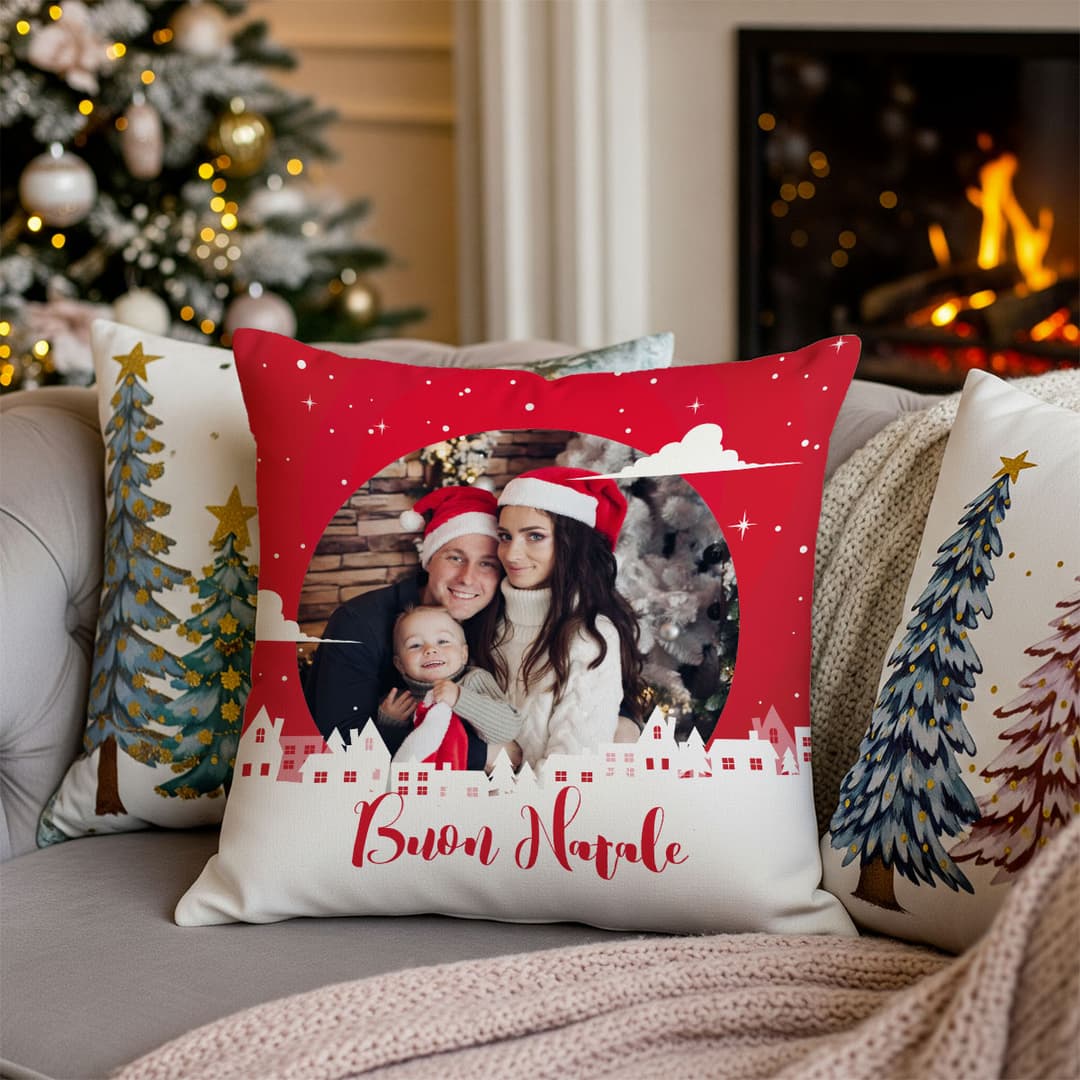 Cuscino quadrato in tessuto scamosciato personalizzato con grafica natalizia e foto famiglia