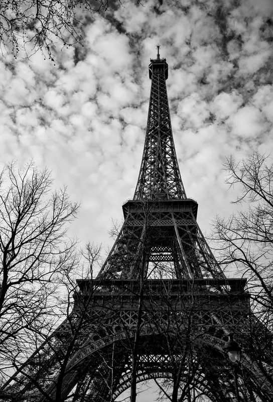 Torre Eiffel tra le Nuvole Torre Eiffel tra le Nuvole - Immagine prodotto
